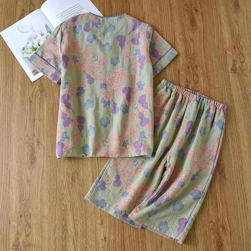 Ensemble pyjama short pour femme de couleur verte avec motifs floraux