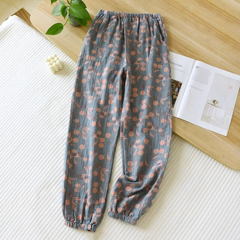 Pantalon de pyjama pour femme à motifs de fleurs disponible en deux variantes