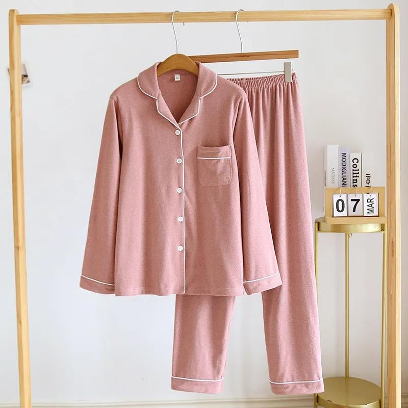Pyjamas accordés rose et gris pour couple