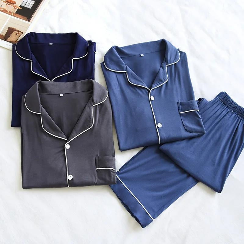 Pyjama de couleur bleu marine en matière satin pour homme