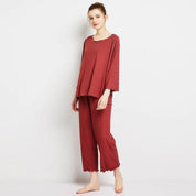 Pyjama corsaire disponible en jaune et en rouge pour femme