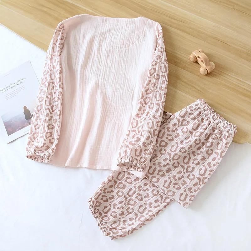 Pyjama en matière coton pour femme de couleur rose style léopard
