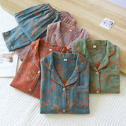 Pyjama en matière coton pour femme de couleur verte avec motifs