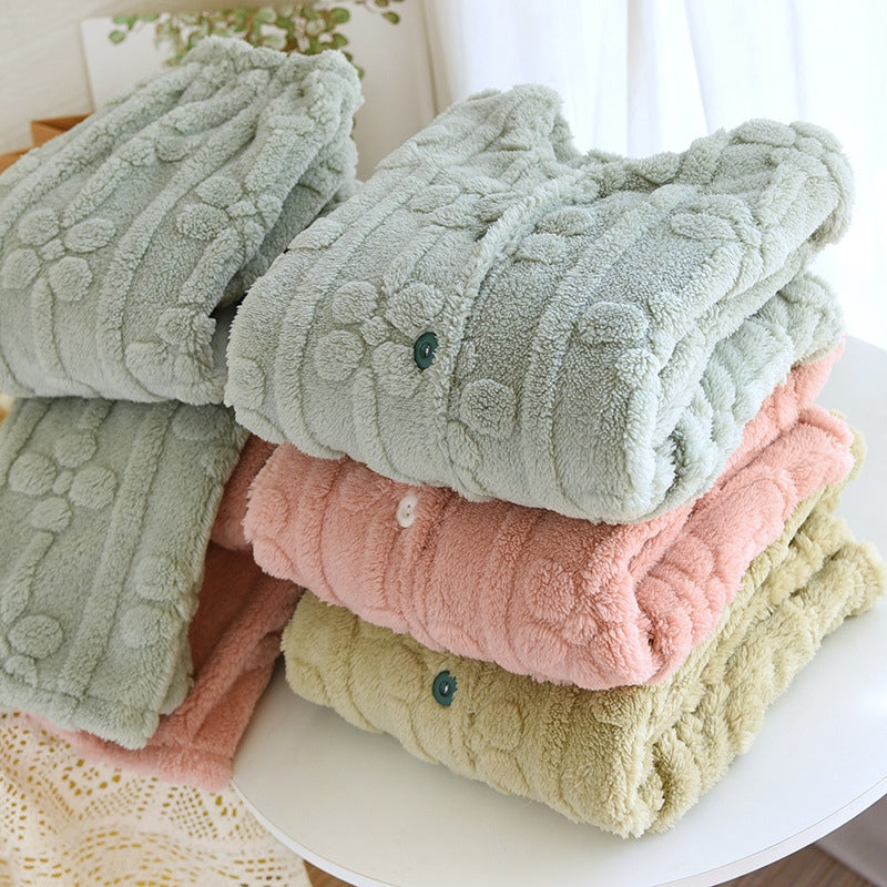 Pyjama de couleur vert d'eau en matière doudou pour femme