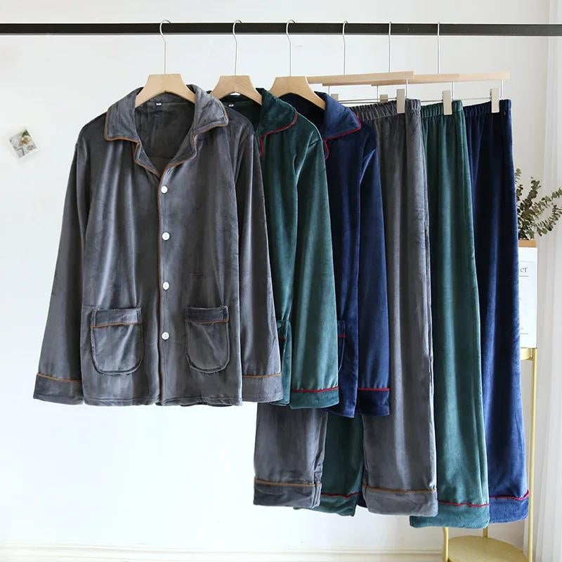 Pyjama en matière velours de couleur verte pour homme