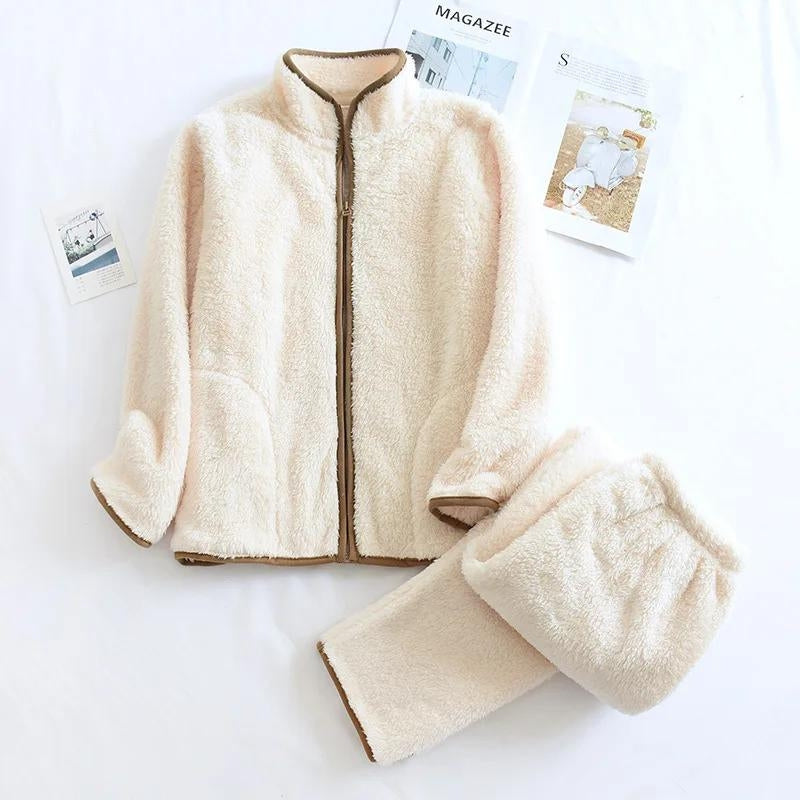 Pyjama d'hiver en pilou de couleur crème avec fermeture zippée