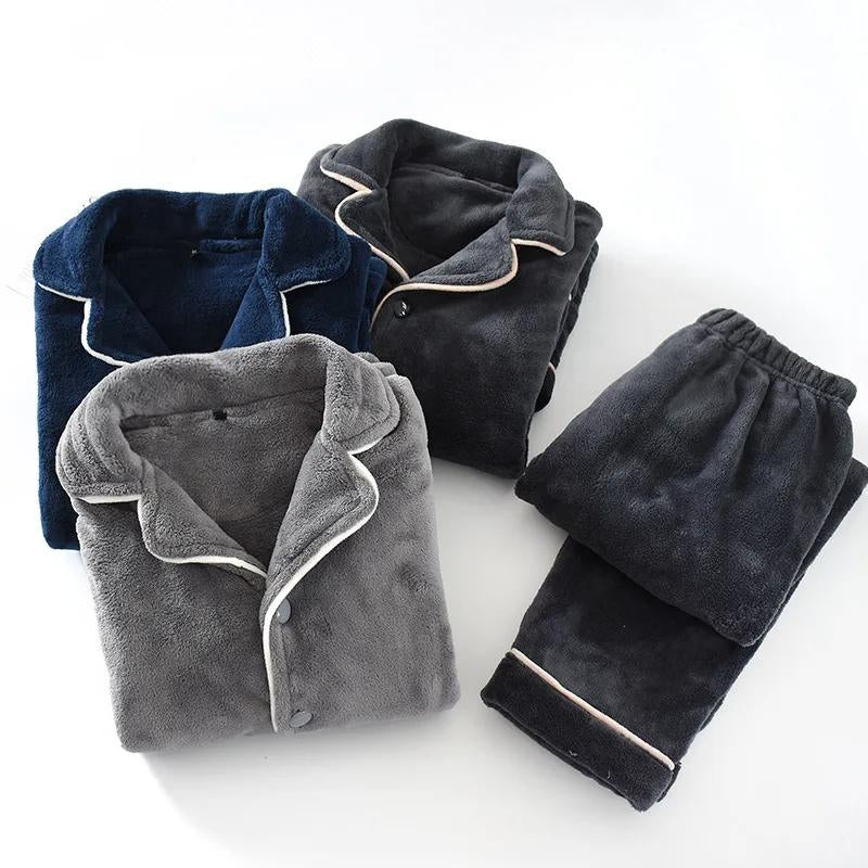 Pyjama en matière molleton polaire de couleur gris foncé pour homme