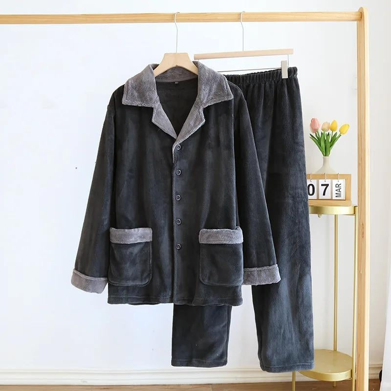 Pyjama en matière molleton polaire de couleur noire pour homme