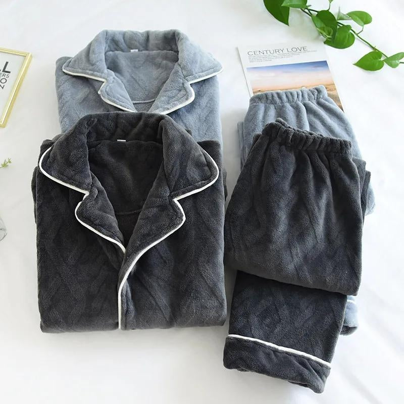 Pyjama en matière polaire chaude de couleur grise anthracite pour homme