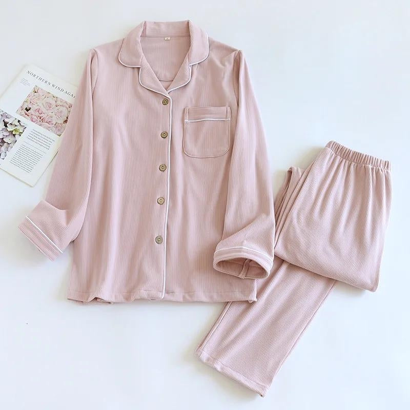 Pyjama disponible en 4 couleurs en matière jersey pour femme