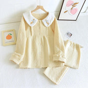 Pyjama style vintage disponible en vert et en crème