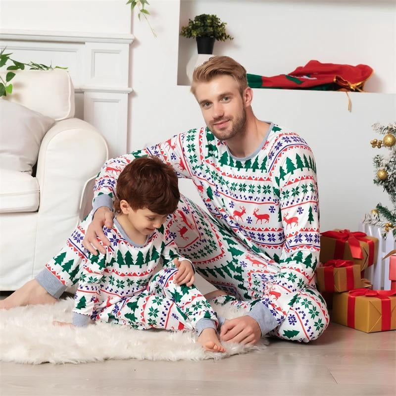 Pyjama de Noël blanc avec motifs assorti pour toute la famille