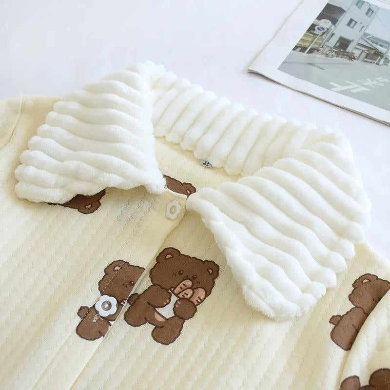 Pyjama de couleur crème avec motifs de nounours pour femme