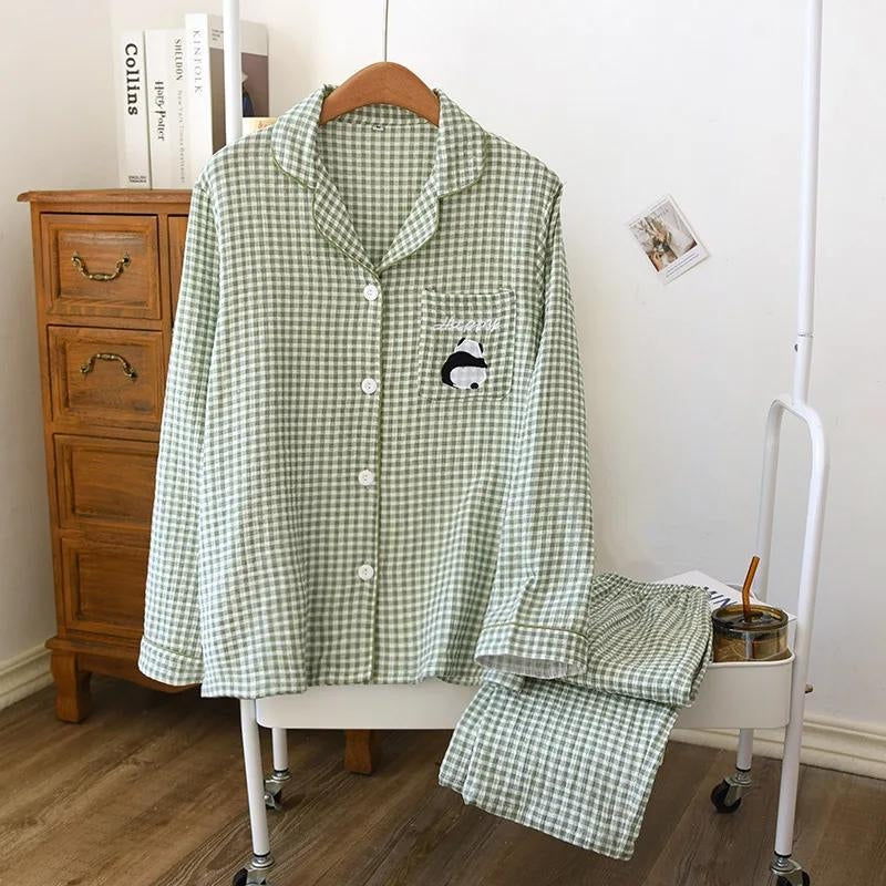 Pyjama disponible en deux couleurs avec motif de panda pour femme