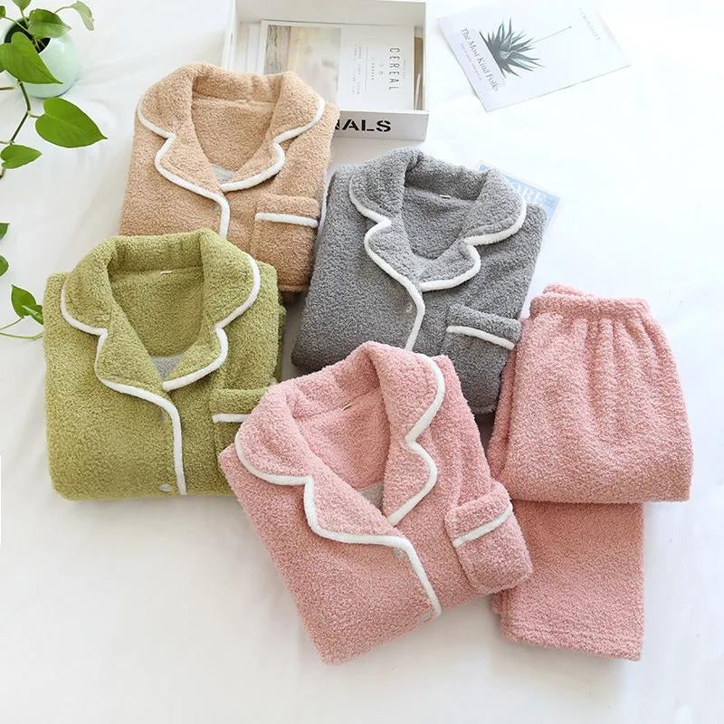 Pyjama en matière pilou pilou 2 pièces de couleur grise pour femme