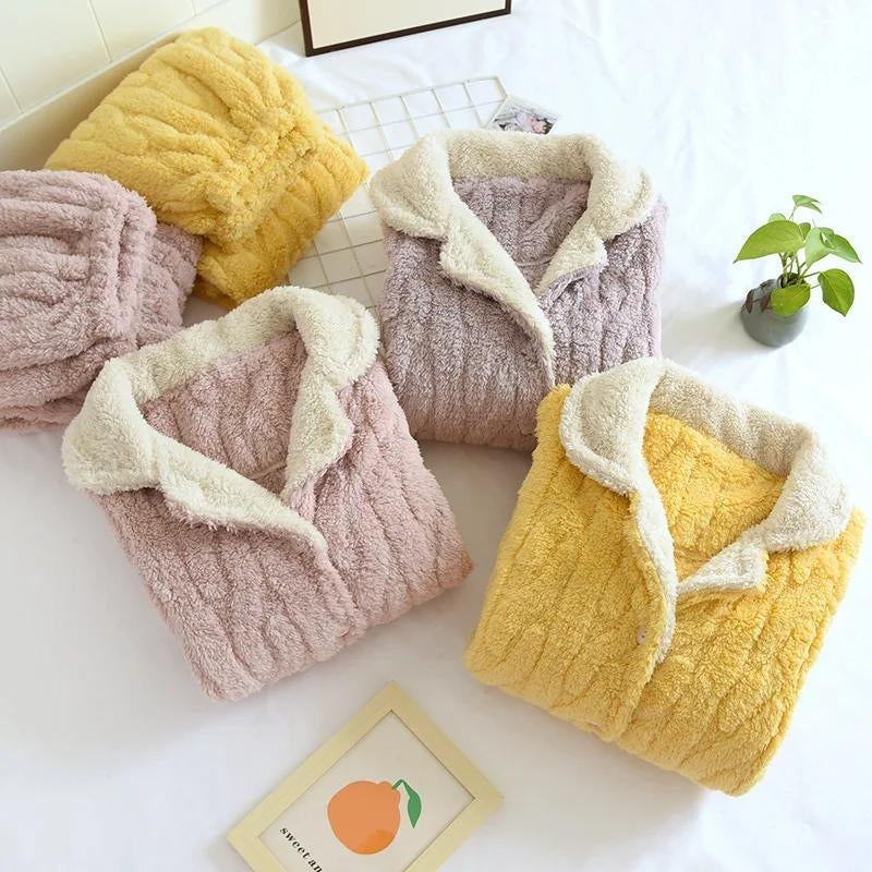 Pyjama en matière pilou pilou 2 pièces de couleur jaune pour femme