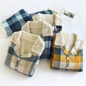 Pyjama beige et bleu à carreaux en matière polaire pour homme