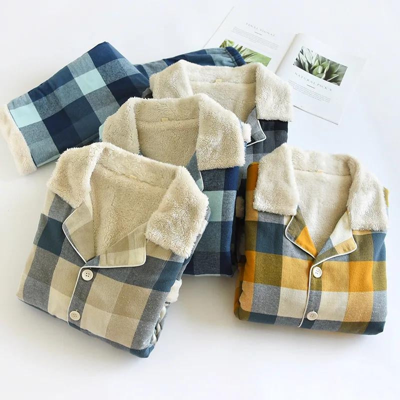 Pyjama beige et bleu à carreaux en matière polaire pour homme