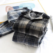 Pyjama noir et bleu à carreaux en matière polaire pour homme