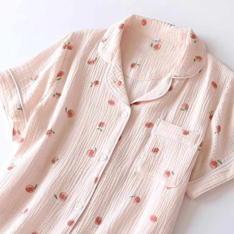 Pyjama short de couleur rose à motifs pour femme