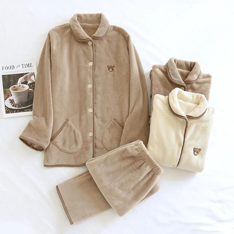 Pyjama en matière velours pour femme de couleur marron